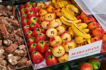 Marzipanfrüchte auf einem Markt