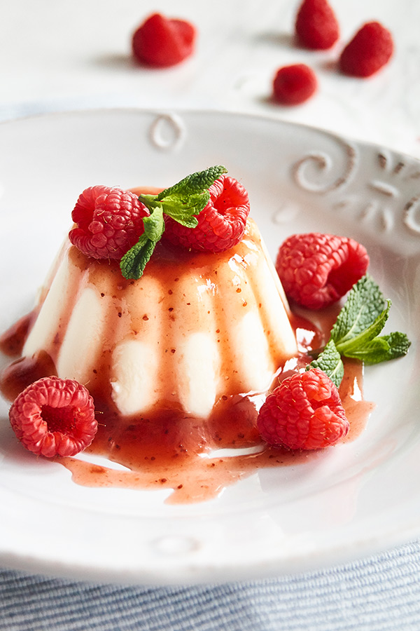 Panna Cotta mit Himbeeren