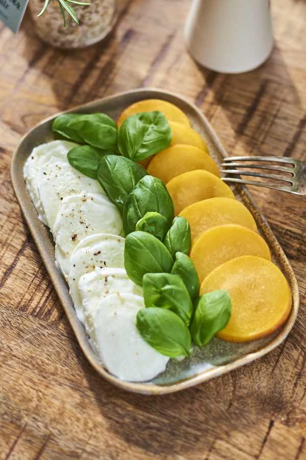 Mozzarella Caprese avec prune