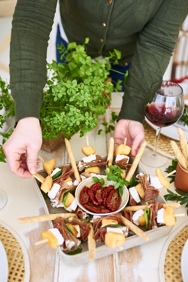 Brochettes avec jambon de Parme et melon