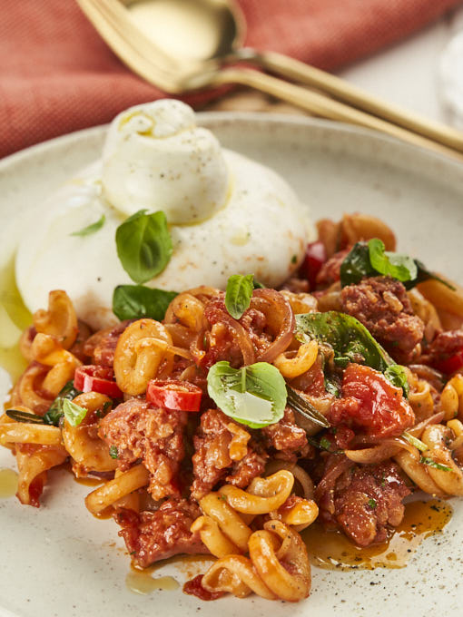 Pasta Salsiccia mit Burrata