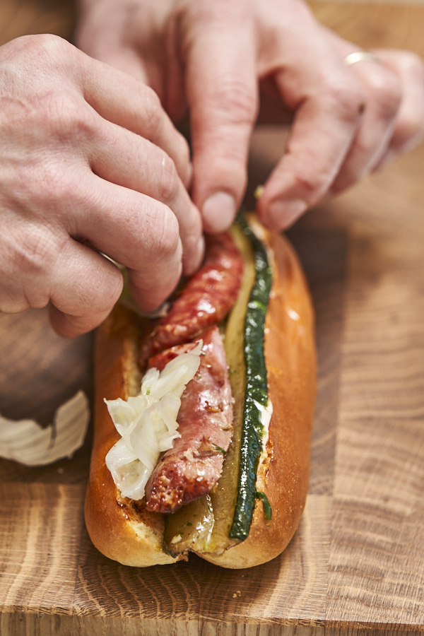 Préparation d'un Hot Dog à la Salsiccia