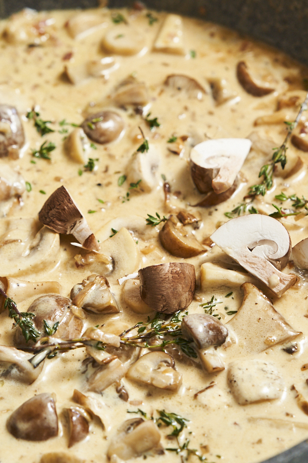 Champignons dans une sauce à la crème