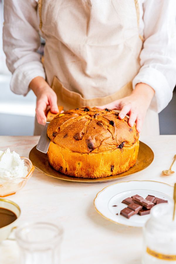 Den panettone aufschneiden