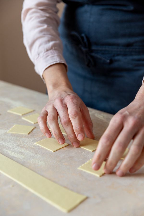 Teigstücke für Farfalle