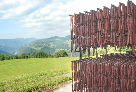 Kaminwurzen Lufttrocken in Südtirol - man könnte neidisch auf die Würste werden