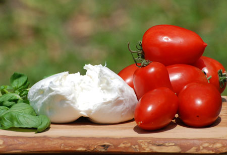 Frische Burrata : Cremige Füllung aus Sahne