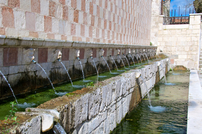Abruzzen Fontana delle 99 cannelle