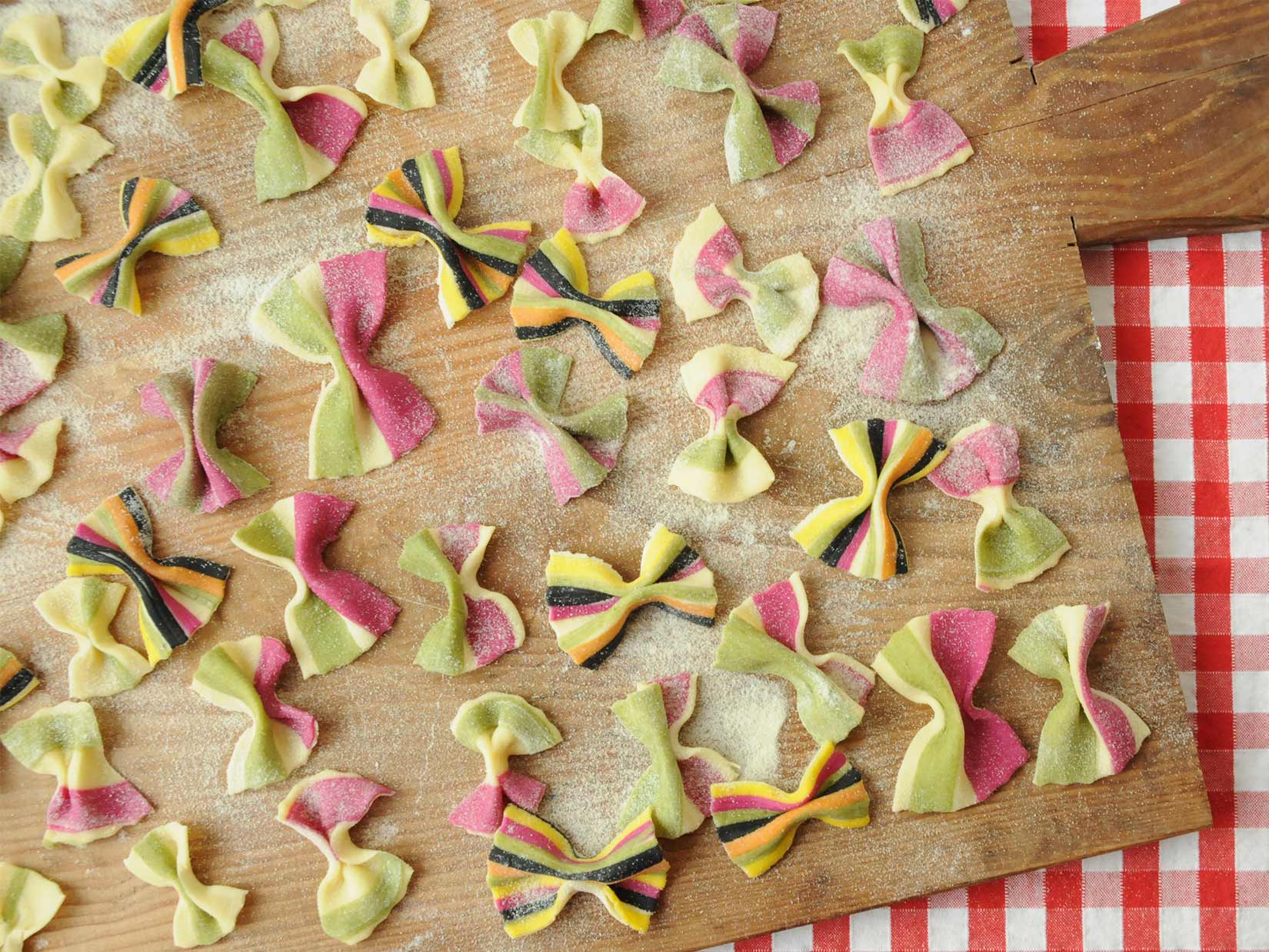 Bunte Pasta selber machen