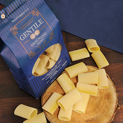 Paccheri in edler blauer Verpackung