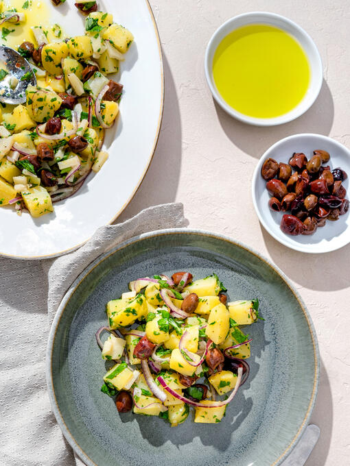 Mediterraner Kartoffelsalat – mit Essig und Öl