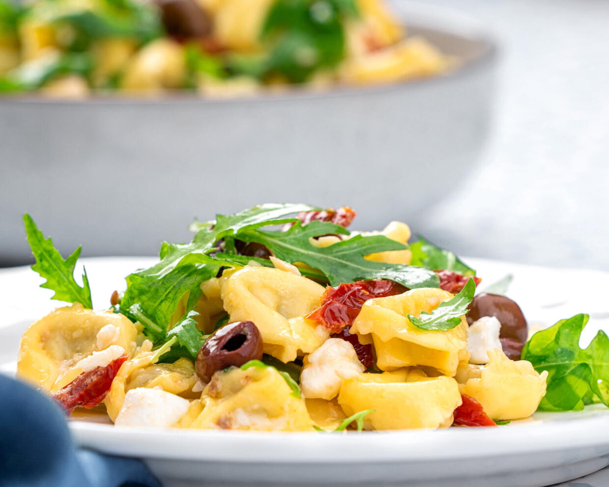 Tortellini Salat - italienisches Rezept - Gustini - Passione italiana. Tortellini Salat - italienisches Rezept - Gustini - Passione italiana.