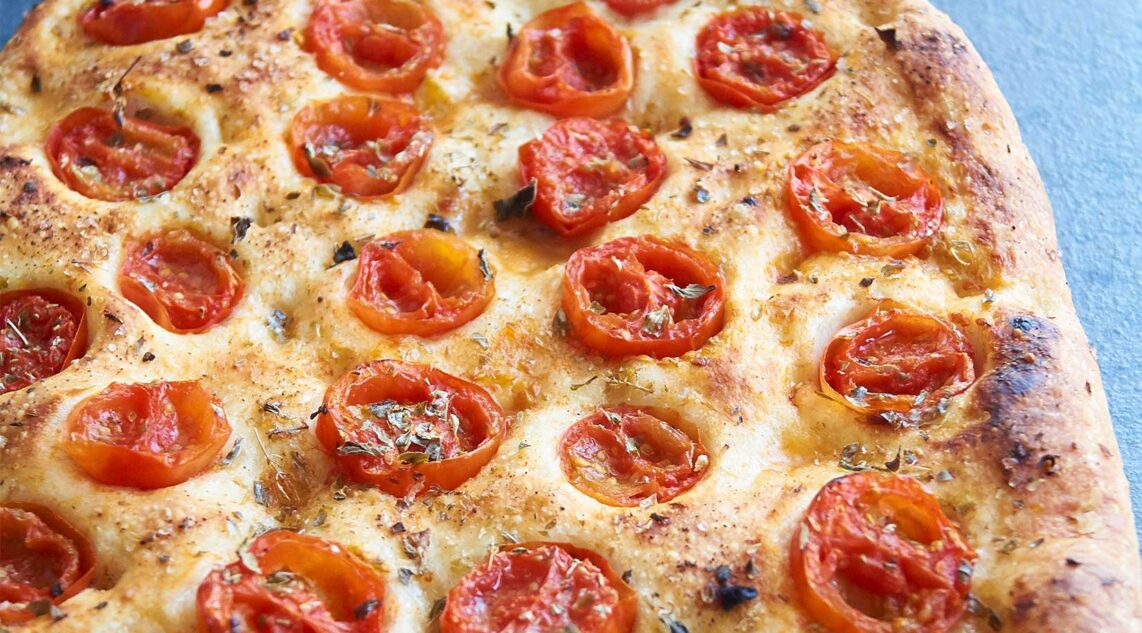 Focaccia mit Tomaten - italienisches Rezept - Gustini - italienischer ...