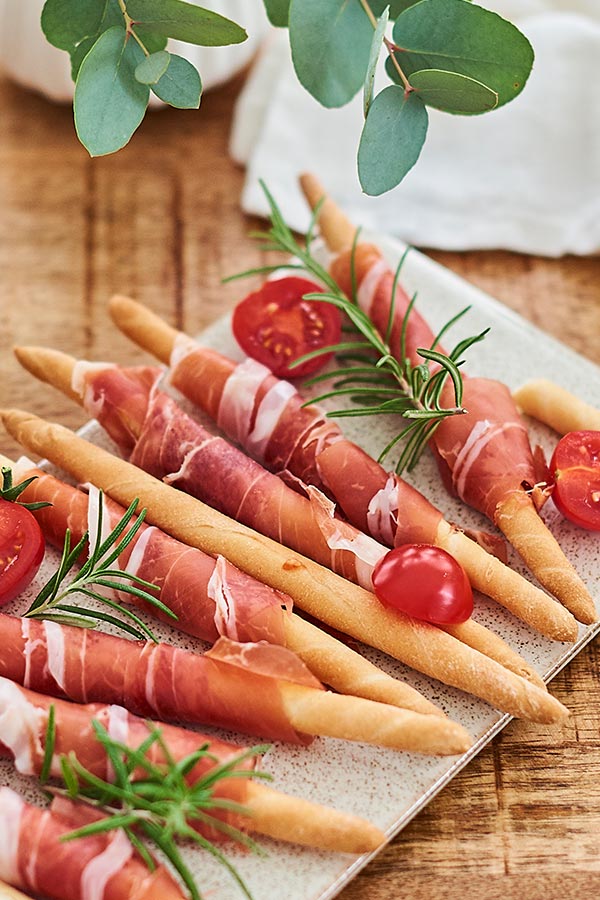 Grissini mit Schinken – Antipasto Anleitung