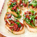 Crostini mit getrockneten Tomaten