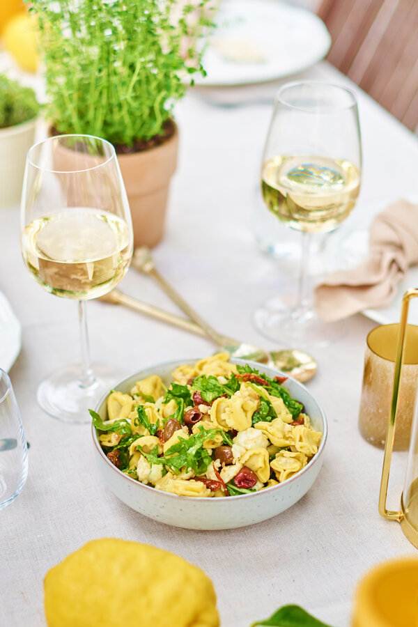 Tortellini Salat zur Sommerparty.