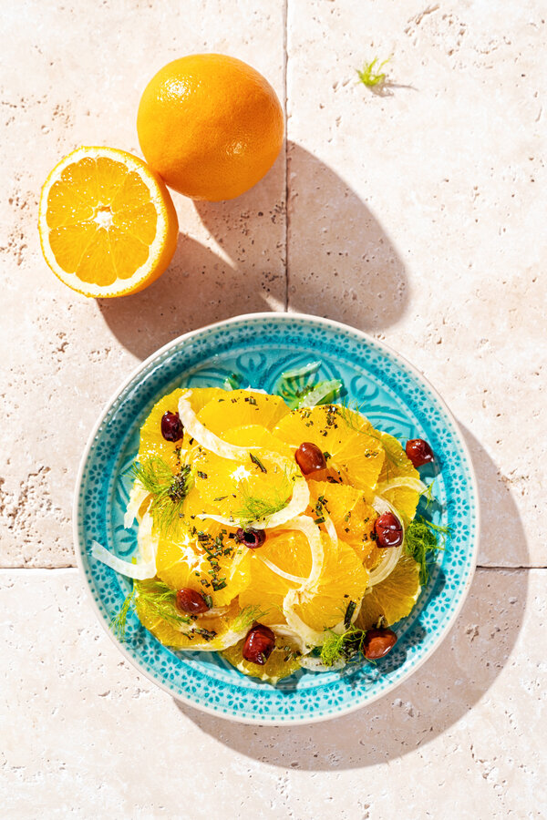 Sizilianischer Orangensalat mit Fenchel und schwarzen Oliven