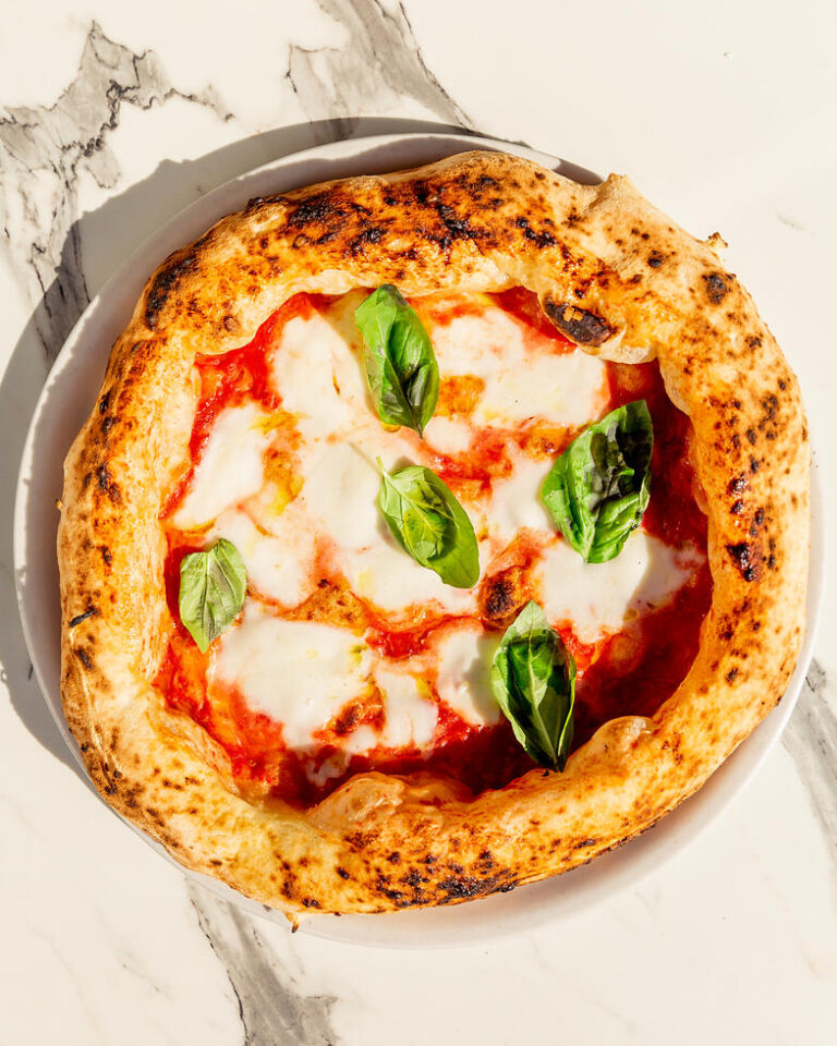 Pizzateig mit Trockenhefe Rezept ideal für den Backofen