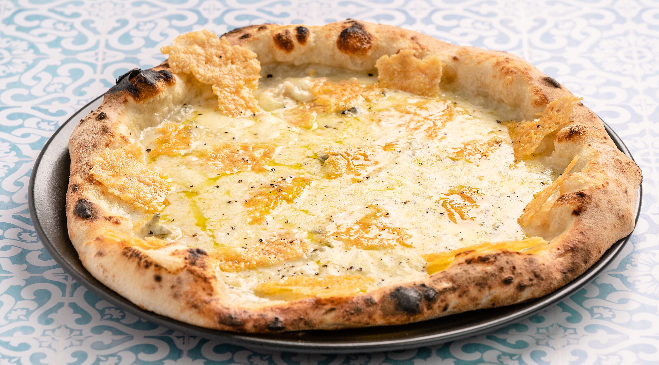 Pizza Quattro Formaggi - Rezept - Gustini - italienischer Foodblog