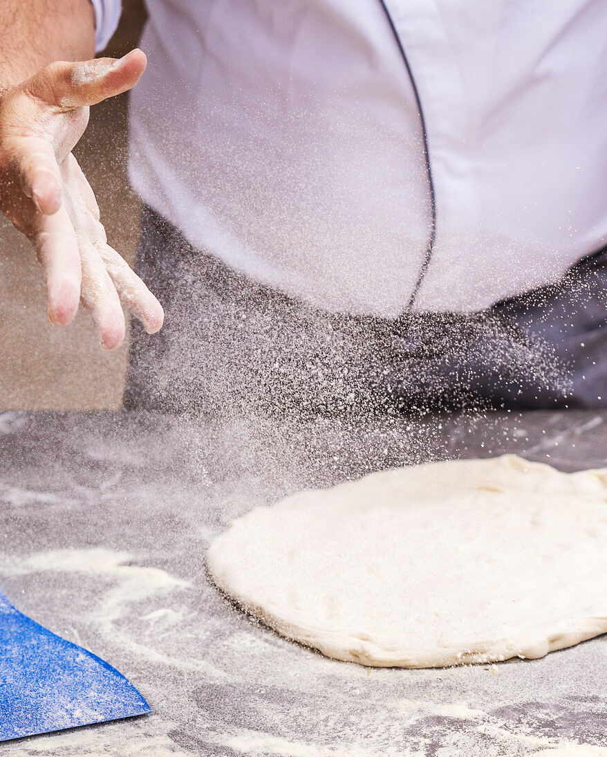 Pizzateig ausrollen? Forme Pizza wie in Italien!