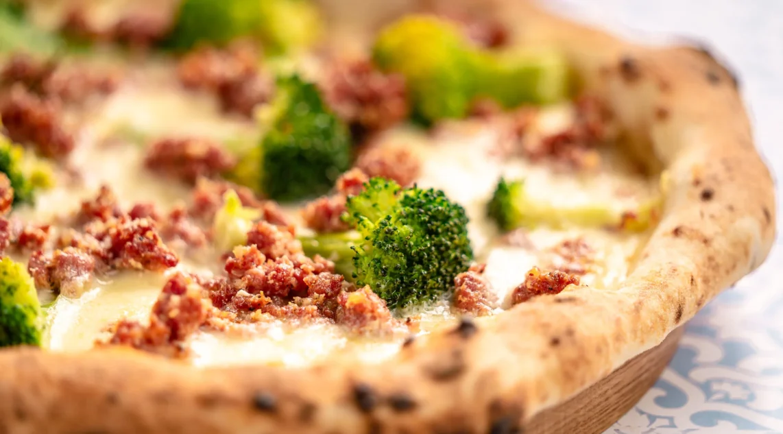 Rezept Pizza mit Salsiccia und Pistazien