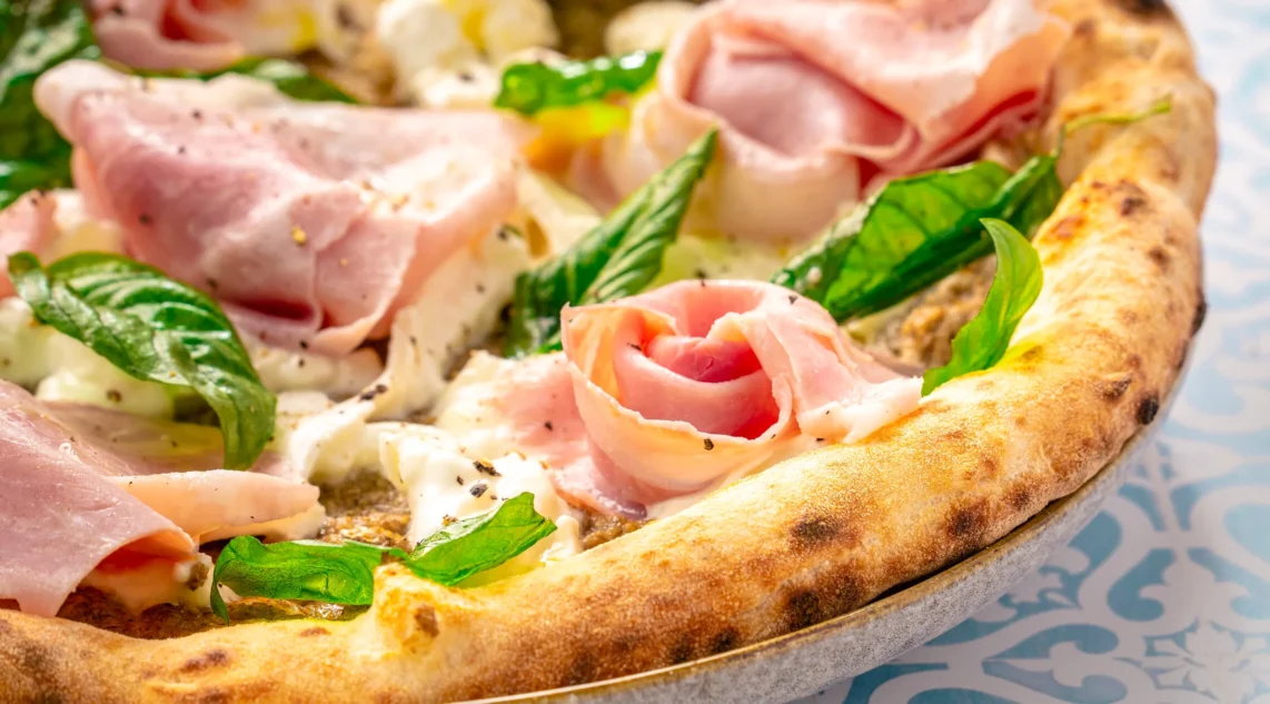 Rezept für Pizza mit Proscuitto und Burrata