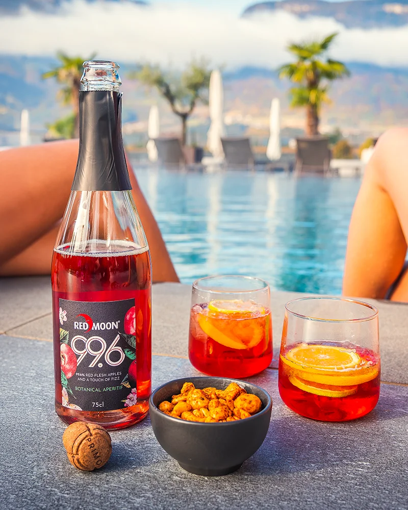 Red Moon 99.6 Sparkling - alkoholfrei Red Moon 99.6 Sparkling - alkoholfrei – ansprechend in Szene gesetzt