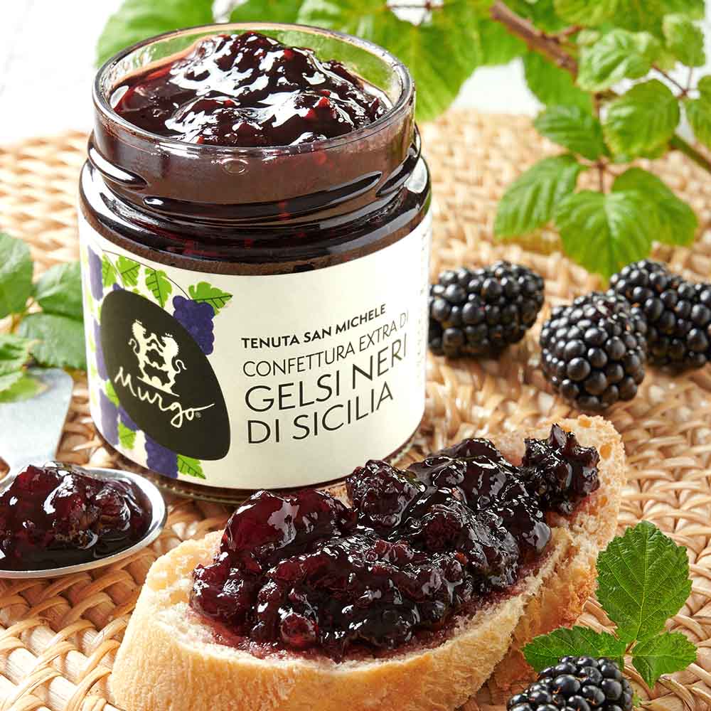 Sizilianische Konfitüre aus schwarzen Maulbeeren