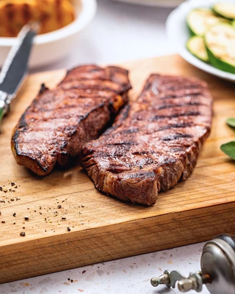 Entrecôte - Bioqualität, 2 Stück – ansprechend in Szene gesetzt