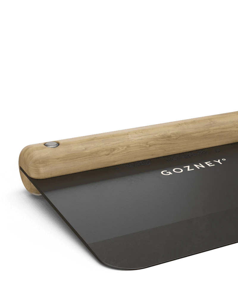 Gozney - Teigschneider – mit passenden Accessoires arrangiert