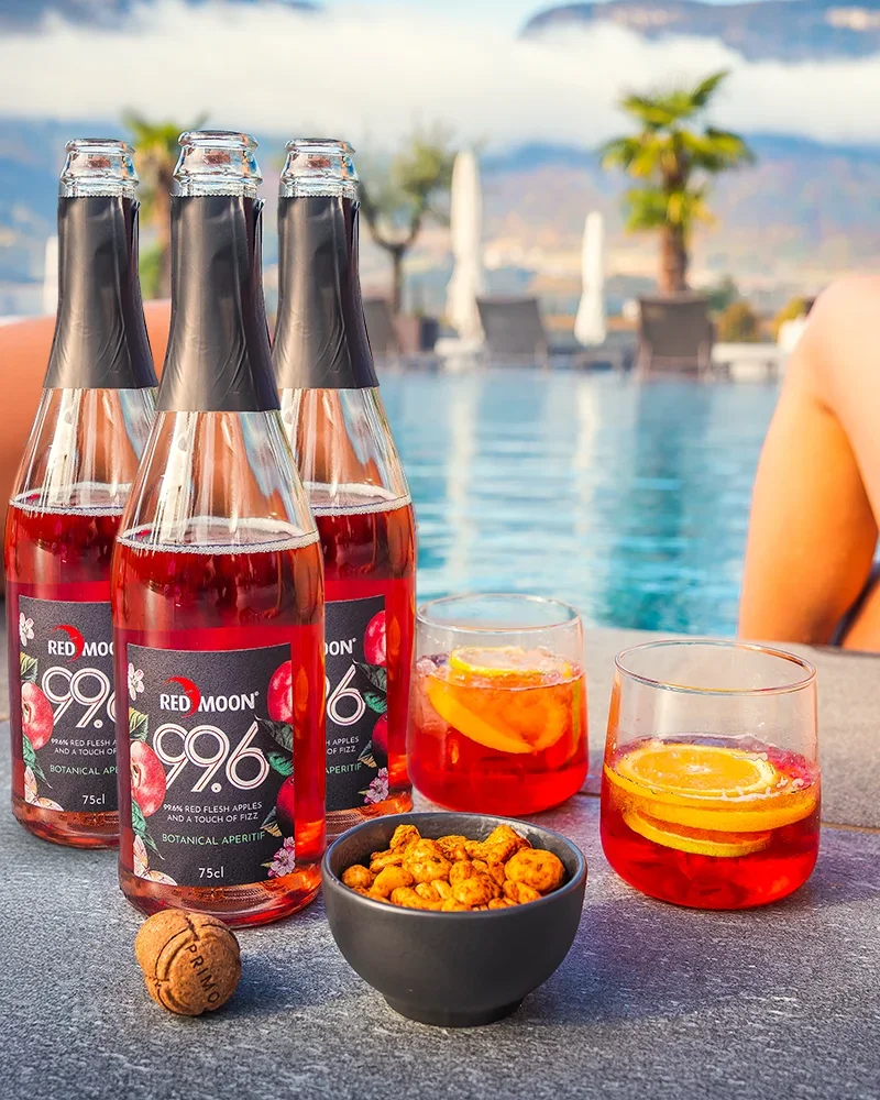 Red Moon 99,6 - Sparset 3 x 0,75 l – ansprechend in Szene gesetzt