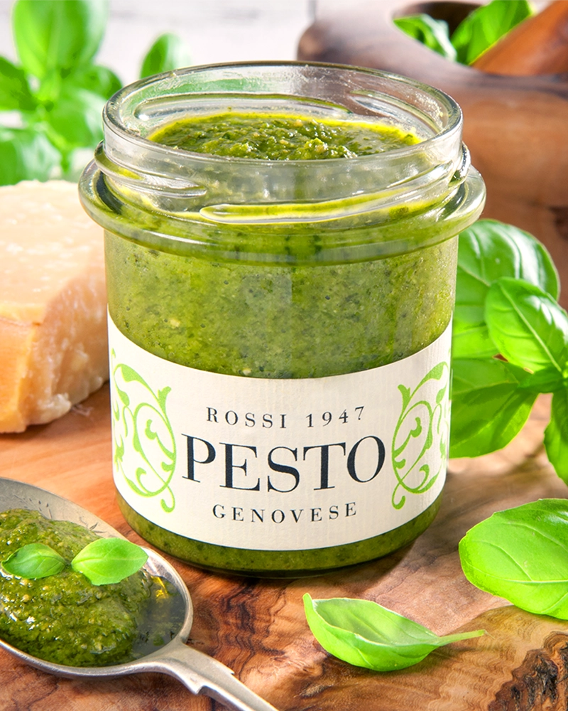 Frisches Pesto Genovese - mittlere Größe Frisches Pesto Genovese - mittlere Größe – ansprechend in Szene gesetzt