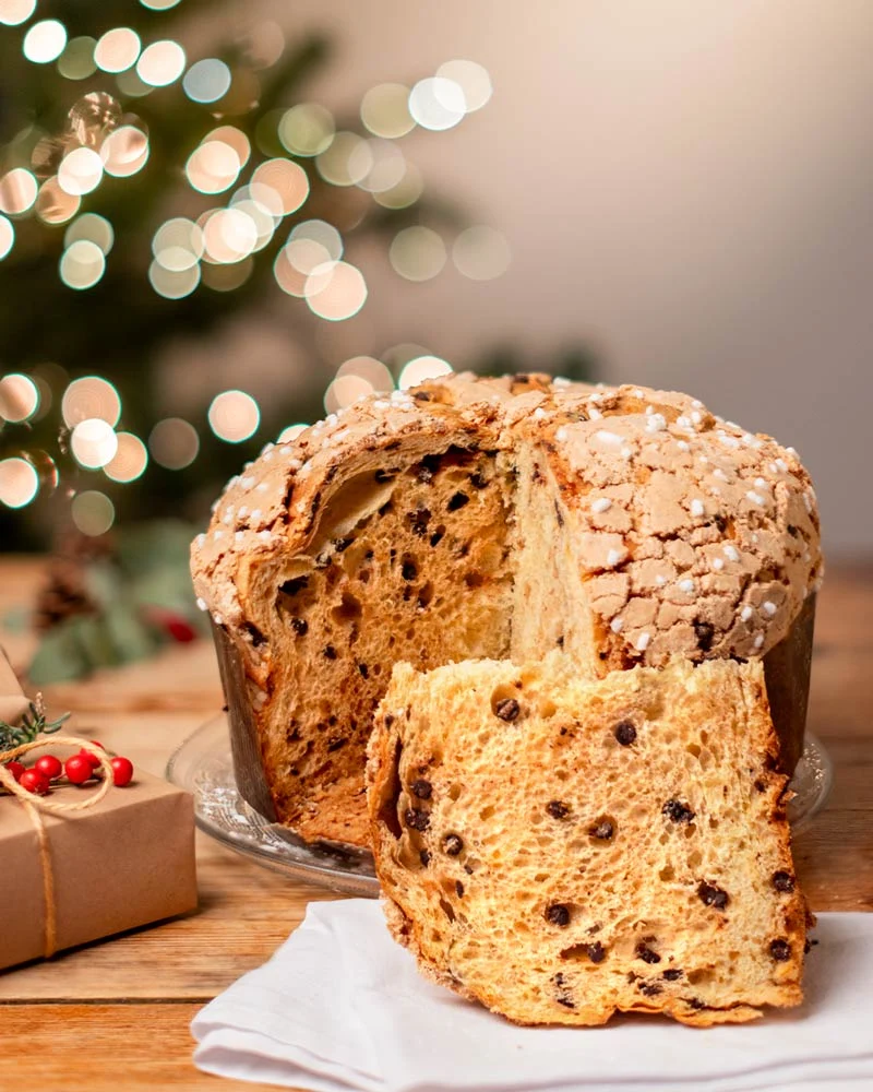 Panettone mit Schokolade - im Geschenkkarton Panettone mit Schokolade - im Geschenkkarton – ansprechend in Szene gesetzt
