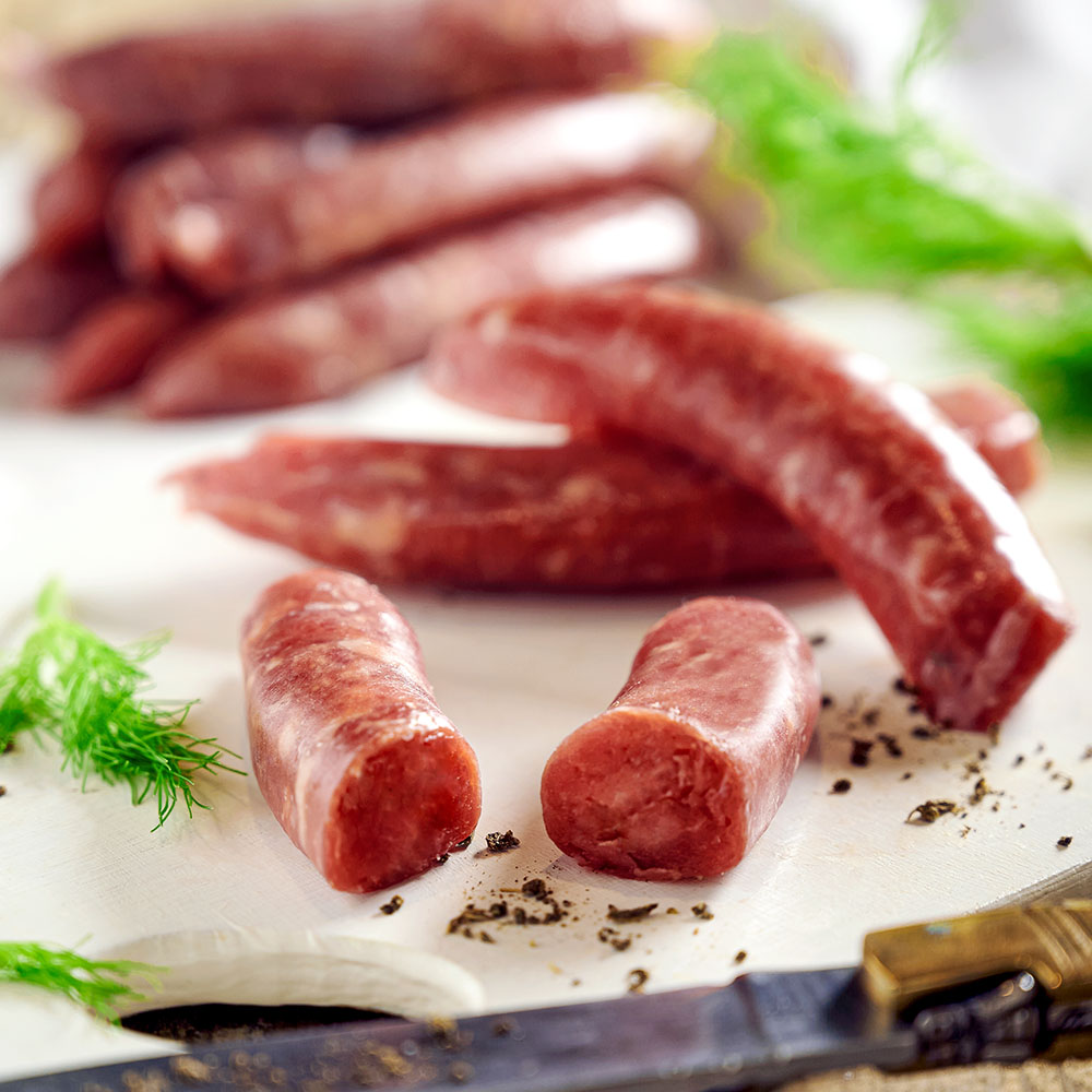 Feine Salsiccia mit Fenchel - 10 Stück – mit passenden Accessoires arrangiert