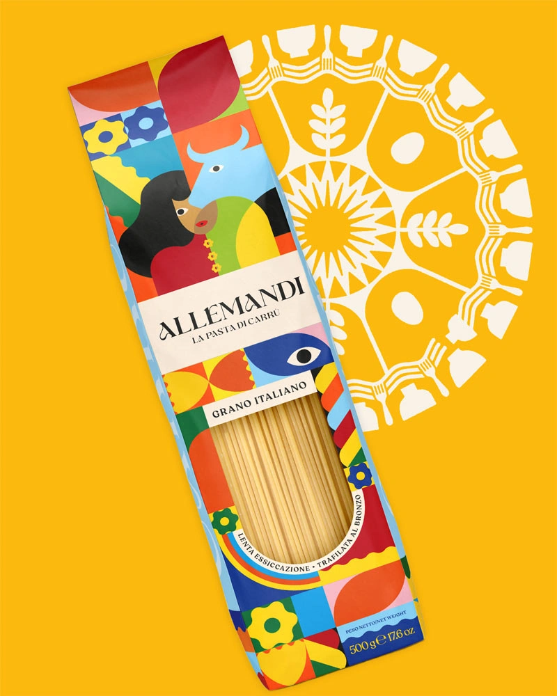 Spaghetti - Premiumpasta – mit passenden Accessoires arrangiert