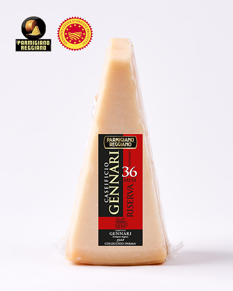 Parmesan DOP – mit passenden Accessoires arrangiert
