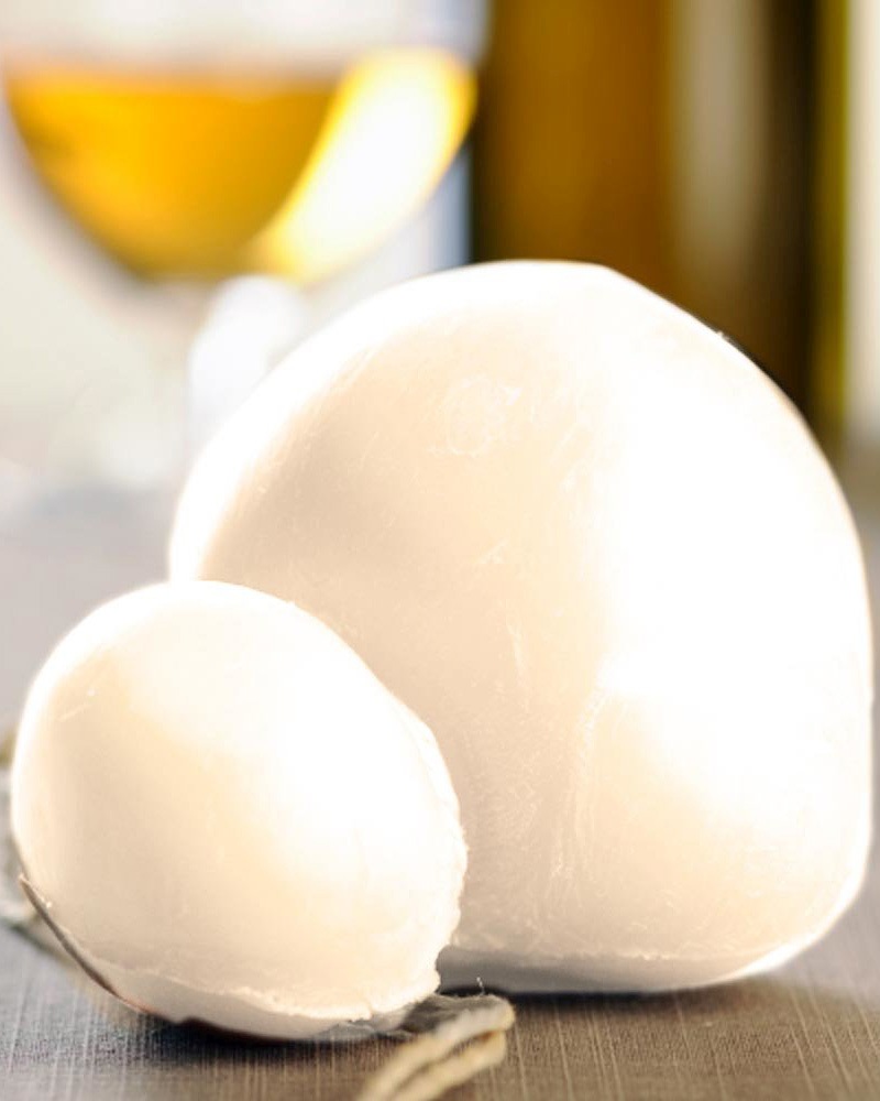 Junger Scamorza aus Büffelmilch Junger Scamorza aus Büffelmilch