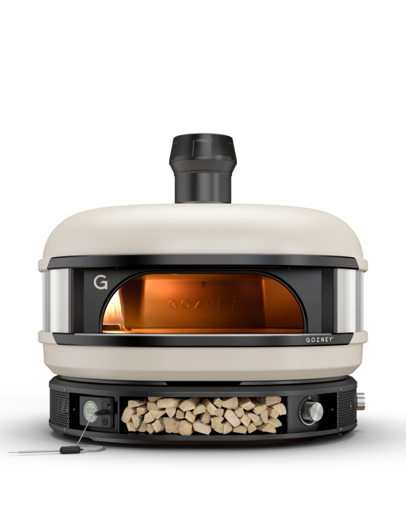 Gozney Dome Dual-Fuel – Premium Pizzaofen (Gas & Holz) Gozney Dome Dual-Fuel – Premium Pizzaofen (Gas & Holz) – aufgestellt zur Veranschaulichung der Funktion