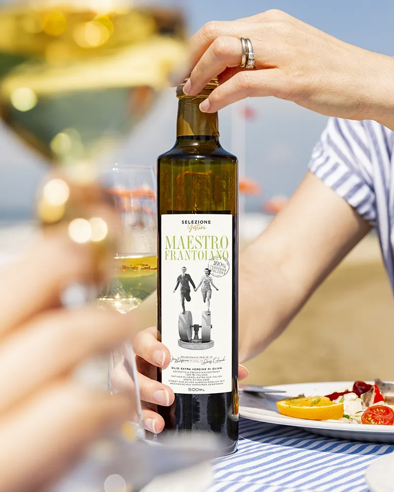 Maestro Frantoiano - Premium Olivenöl aus Apulien Maestro Frantoiano - Premium Olivenöl aus Apulien – mit hochwertiger Textur und Farbe