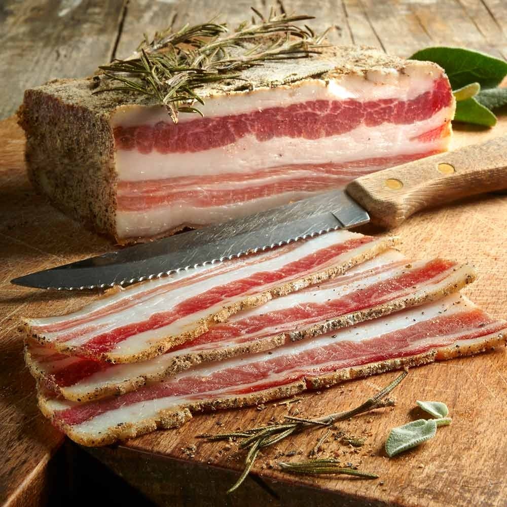 Pancetta mit ToskanaKräutern am Stück Gustini Feinkost