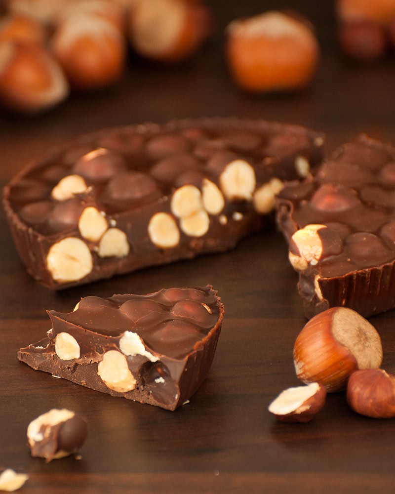Cioccolato fondente con nocciole Cioccolato fondente con nocciole